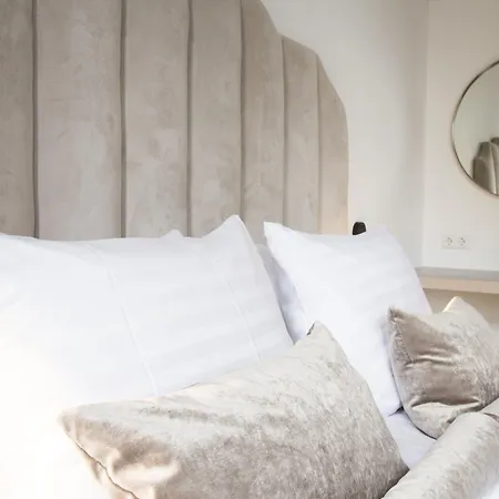House Of Amstel 4*