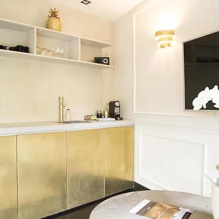House Of Amstel 4*